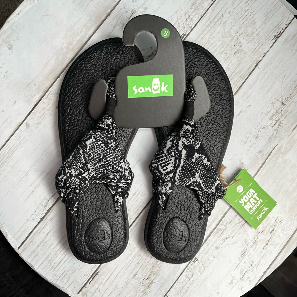 NWT Women’s Sanuk Yoga Mat Sandals